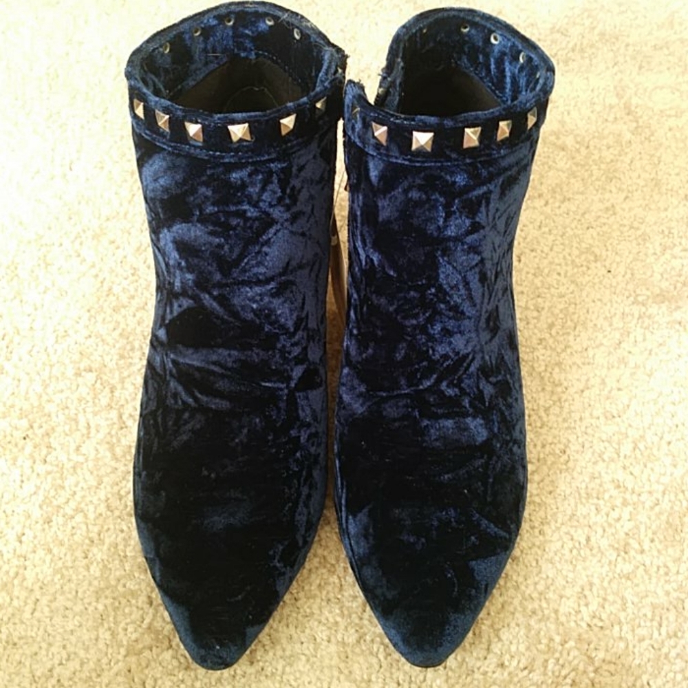 Shoe - Picture 2 of 8